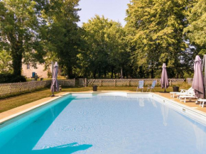 Heritage Castle in Chaleix with shared pool